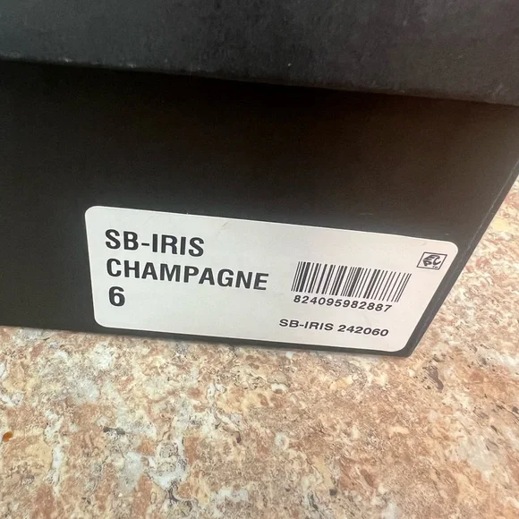 Betsey Johnson IRIS Size 6 Champagne Heels - Picture 7 of 7